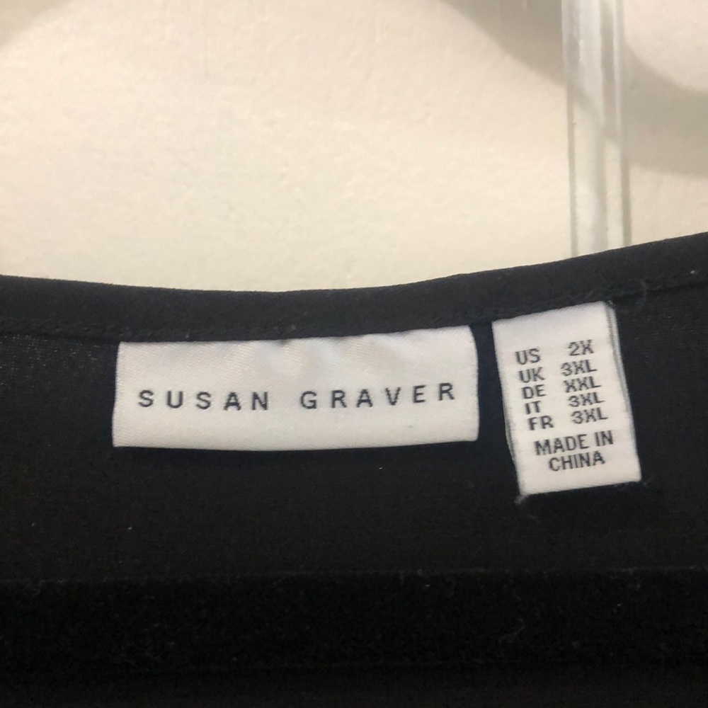 Susan Graver   Size 2X     Detail on sleeves from shoulder to wrist